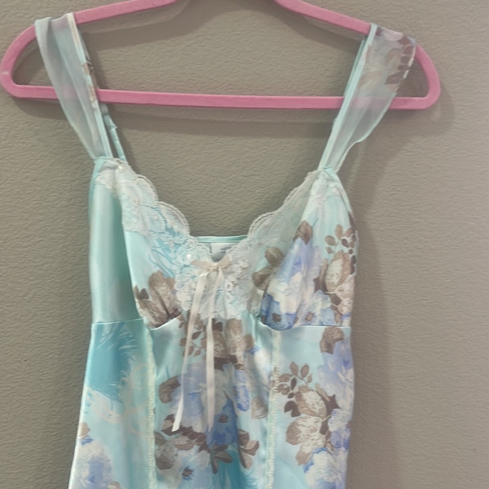 Matching set night gown robe set it’s beautiful - Picture 5 of 7